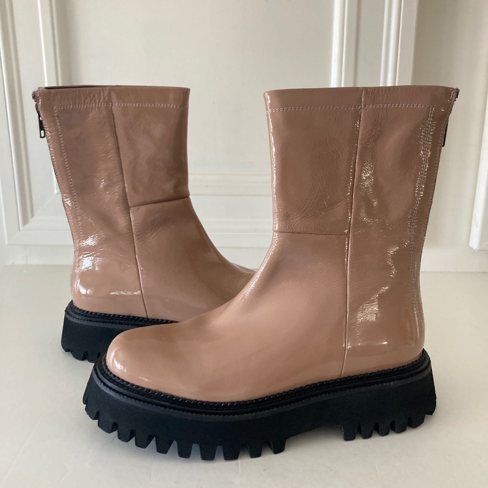 NIB Seychelles Anthropologie Last Chance Beige Patent Leather Boots Sz 7